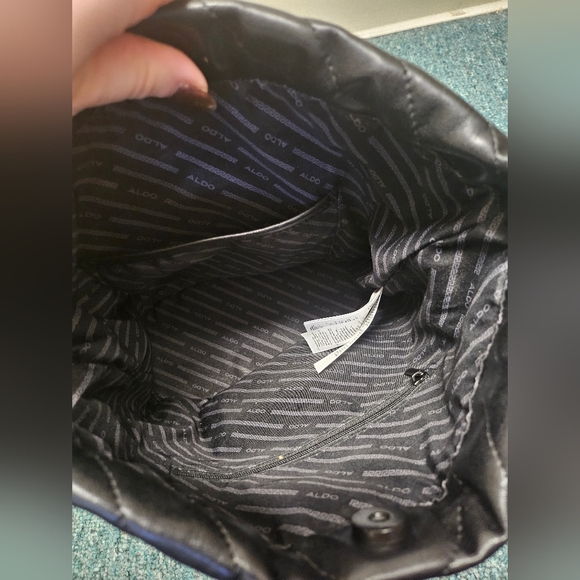 Aldo Bucket Bag - Picture 5 of 5